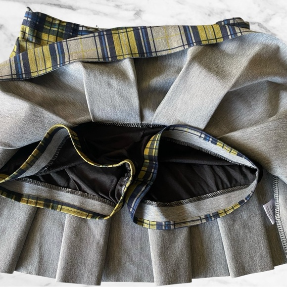 Y2K Yellow Plaid Pleated Skirt – 🌟 Yellow/Navy, Size Large with Built-In Shorts - Picture 13 of 13